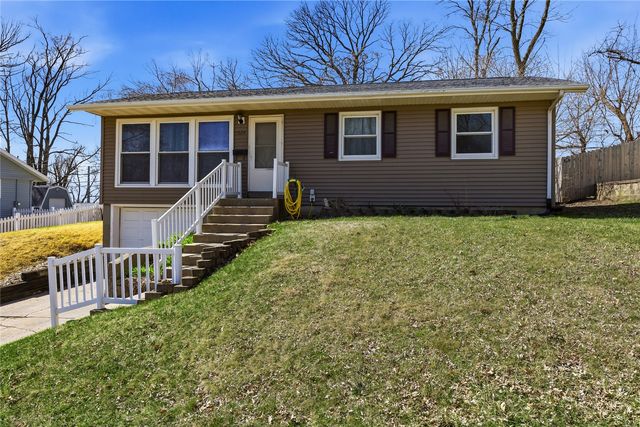 1024 Cheyenne Rd NW, Cedar Rapids, IA 52405