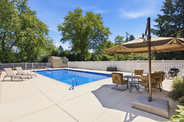 S77W20542 Hillendale DRIVE, Muskego, WI 53150