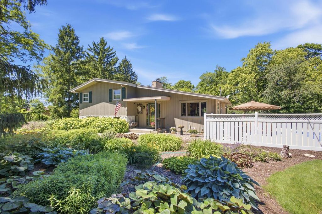 S77W20542 Hillendale DRIVE, Muskego, WI 53150