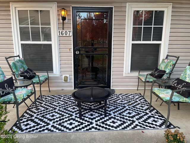 1607 Young Ct, Louisville, KY 40211