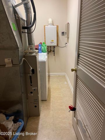 1607 Young Ct, Louisville, KY 40211