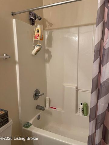 1607 Young Ct, Louisville, KY 40211