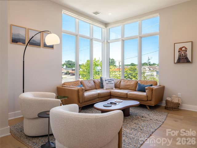 1 Bauhaus Court, Asheville, NC 28801