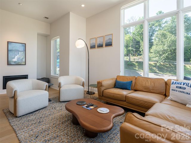 1 Bauhaus Court, Asheville, NC 28801