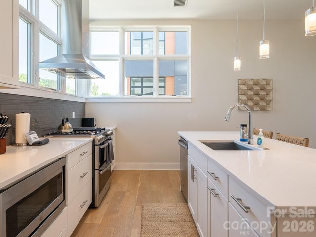 1 Bauhaus Court, Asheville, NC 28801