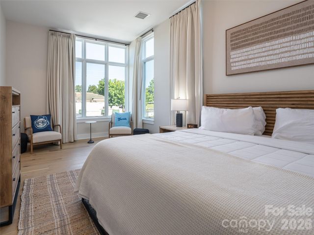 1 Bauhaus Court, Asheville, NC 28801