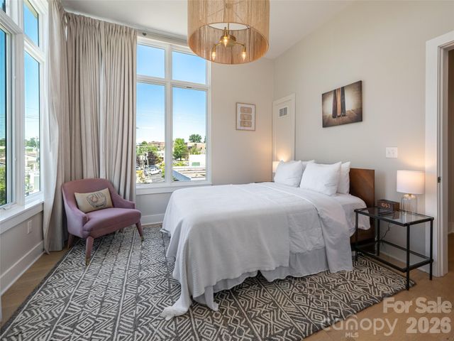 1 Bauhaus Court, Asheville, NC 28801