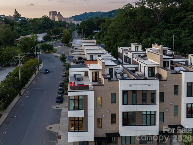 1 Bauhaus Court, Asheville, NC 28801