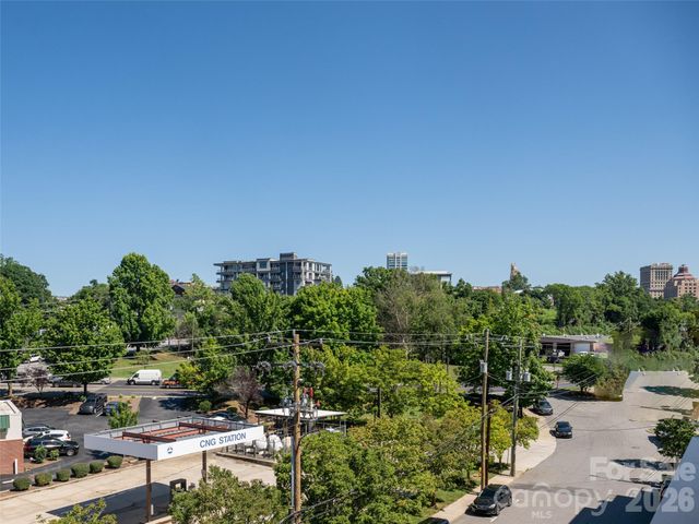 1 Bauhaus Court, Asheville, NC 28801