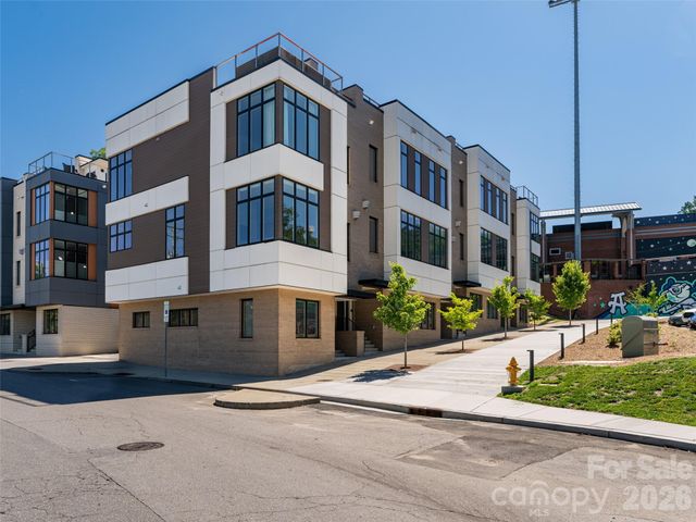 1 Bauhaus Court, Asheville, NC 28801