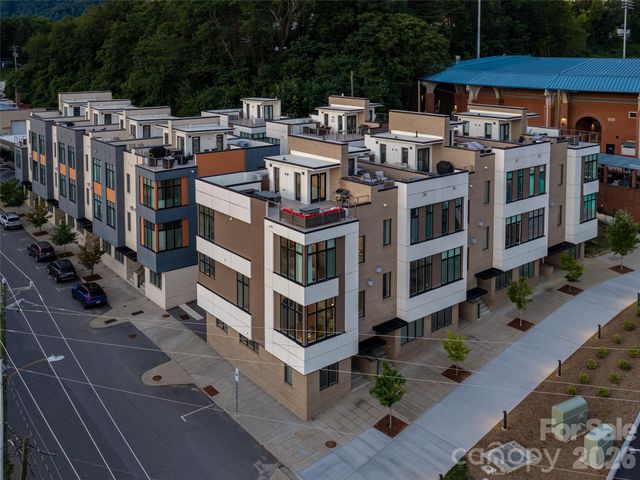 1 Bauhaus Court, Asheville, NC 28801