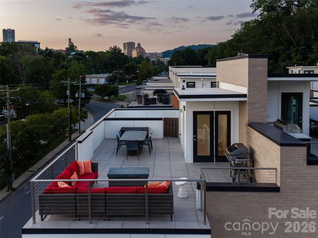 1 Bauhaus Court, Asheville, NC 28801