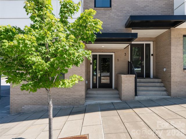 1 Bauhaus Court, Asheville, NC 28801