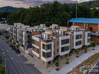 1 Bauhaus Court, Asheville, NC 28801