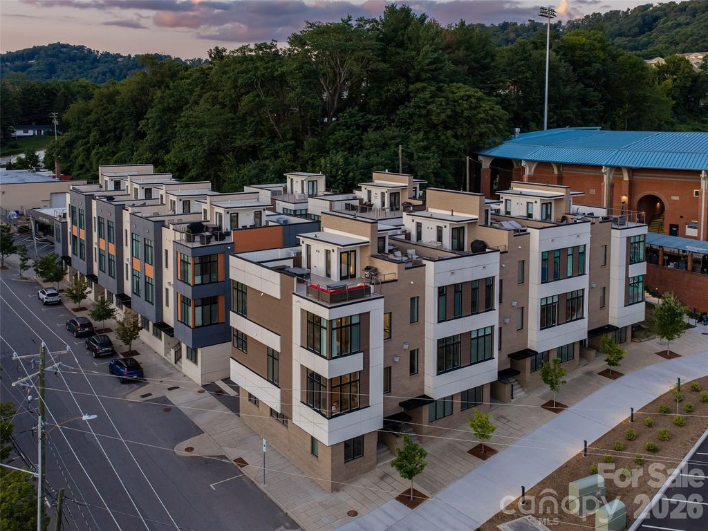 1 Bauhaus Court, Asheville, NC 28801