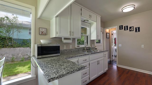 1141 NW Sunset Drive, Grants Pass, OR 97526
