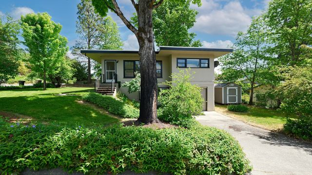 1141 NW Sunset Drive, Grants Pass, OR 97526