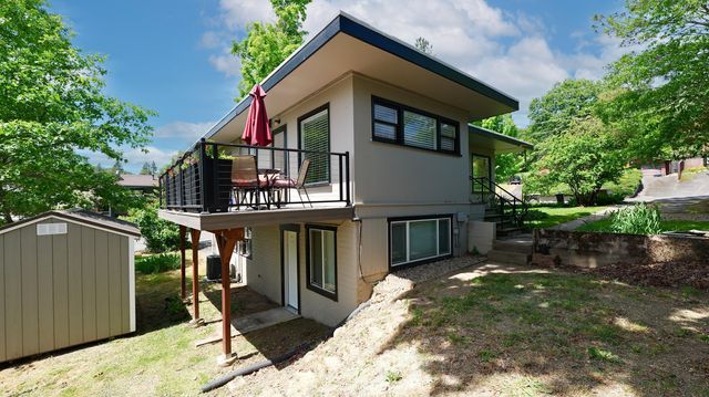1141 NW Sunset Drive, Grants Pass, OR 97526