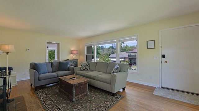 1141 NW Sunset Drive, Grants Pass, OR 97526