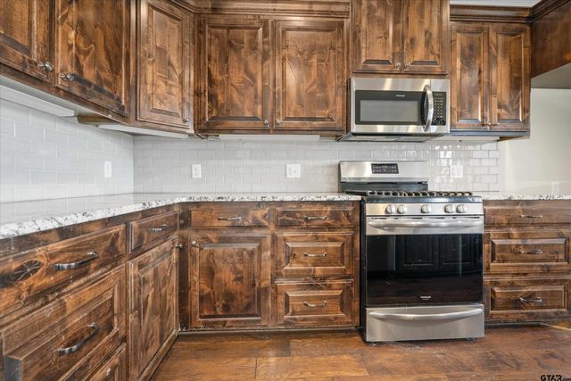 7356 Flat Rock Lane, Tyler, TX 75703