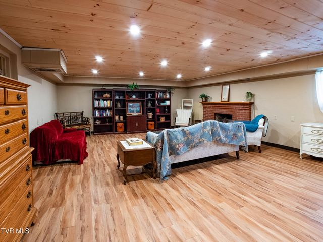 125 Cresswood Drive, Rogersville, TN 37857