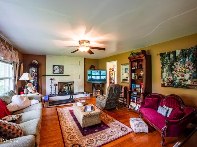 125 Cresswood Drive, Rogersville, TN 37857