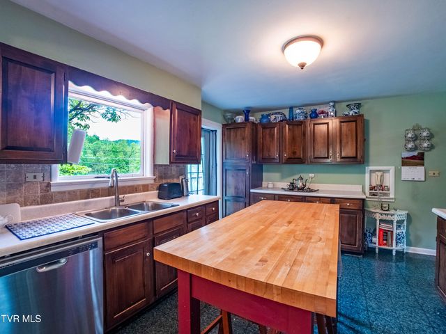 125 Cresswood Drive, Rogersville, TN 37857