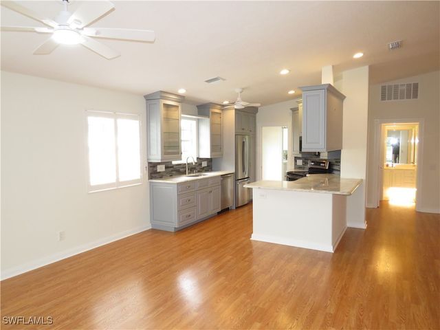 4235 Redonda LN, Naples, FL 34119