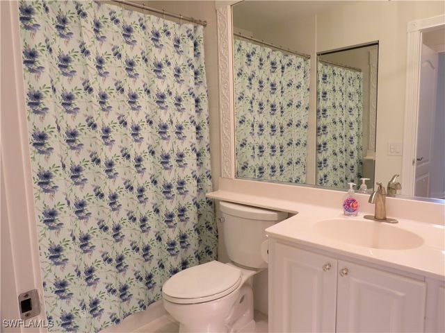 4235 Redonda LN, Naples, FL 34119