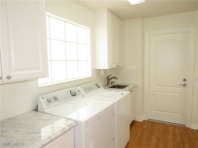 4235 Redonda LN, Naples, FL 34119