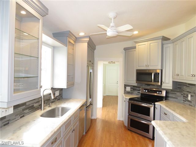 4235 Redonda LN, Naples, FL 34119