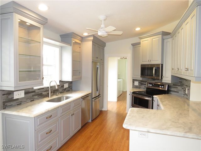 4235 Redonda LN, Naples, FL 34119