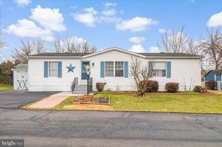 27 BONNEAU HEIGHTS RD, Gettysburg, PA 17325