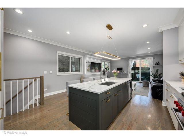 2506 N Southport Avenue 1, Chicago, IL 60614