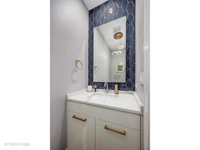 2506 N Southport Avenue 1, Chicago, IL 60614