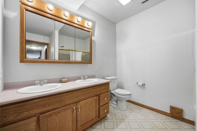 2792 Holly Court NW, Swisher, IA 52238