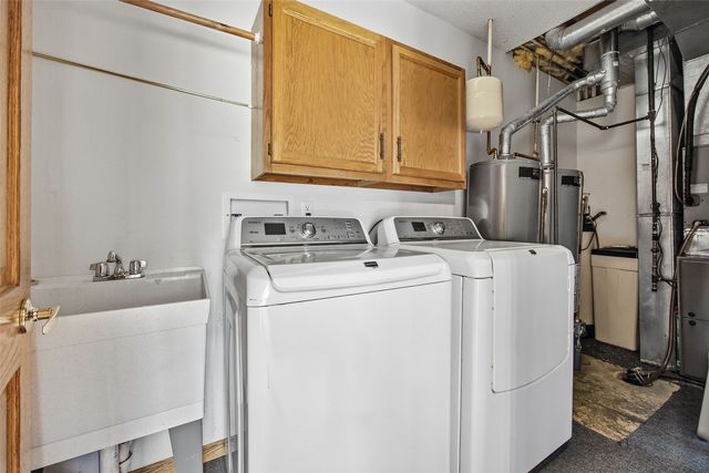 2792 Holly Court NW, Swisher, IA 52238