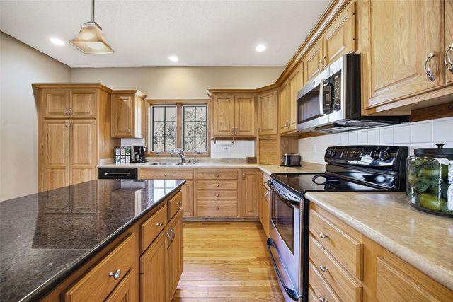 2792 Holly Court NW, Swisher, IA 52238