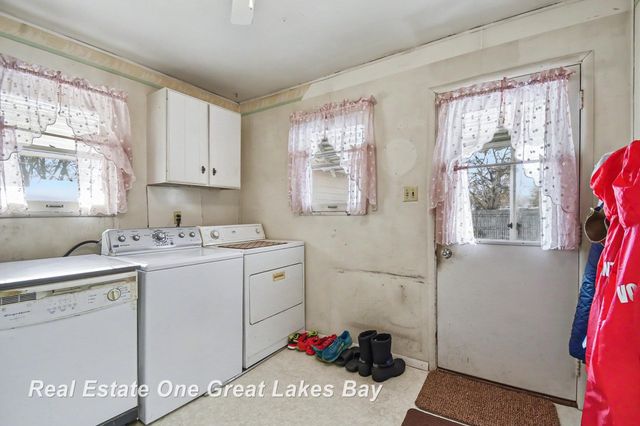 2027 N Charles Street, Saginaw, MI 48602