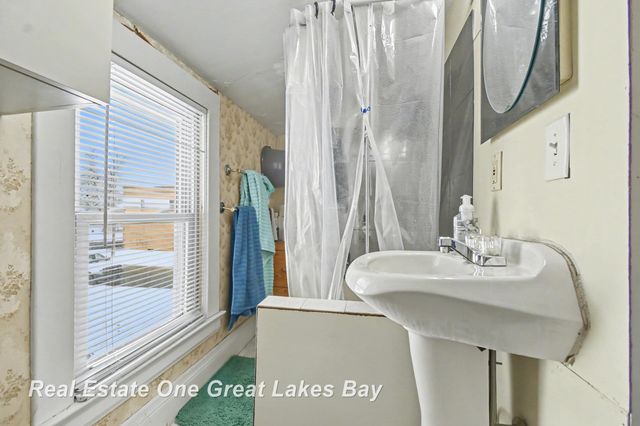 2027 N Charles Street, Saginaw, MI 48602