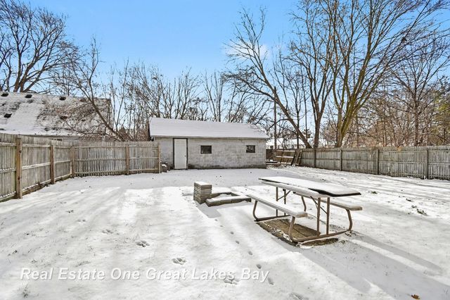 2027 N Charles Street, Saginaw, MI 48602