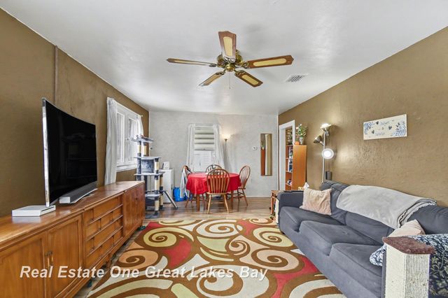 2027 N Charles Street, Saginaw, MI 48602