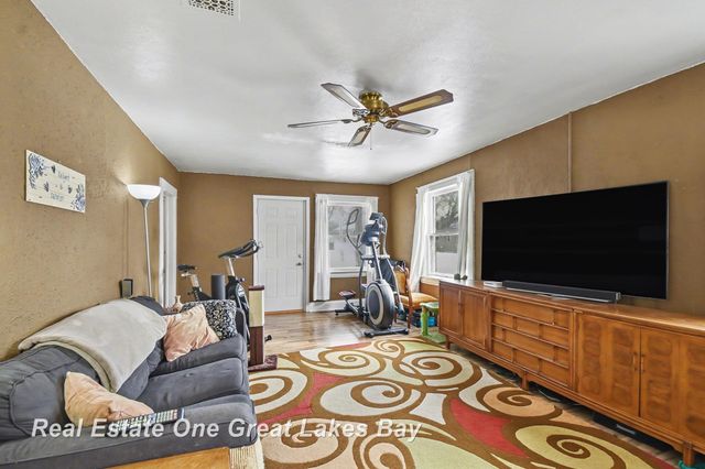 2027 N Charles Street, Saginaw, MI 48602