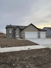 8252 Dylan Drive, Merrillville, IN 46410