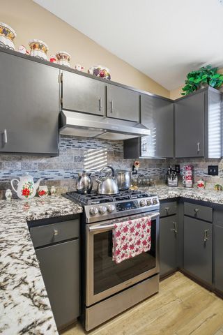 738 W Lark Court, Visalia, CA 93291