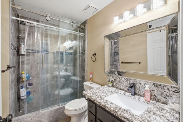 738 W Lark Court, Visalia, CA 93291