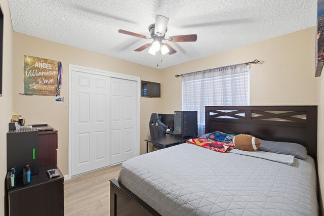 738 W Lark Court, Visalia, CA 93291