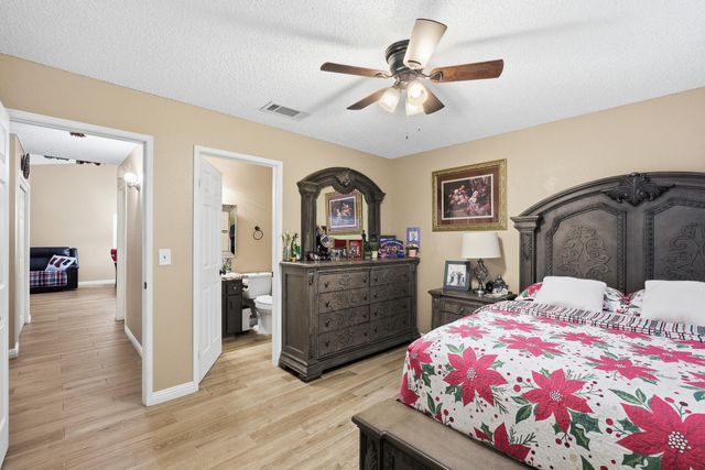 738 W Lark Court, Visalia, CA 93291