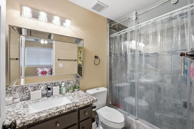 738 W Lark Court, Visalia, CA 93291