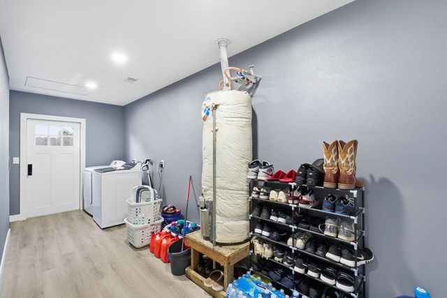 738 W Lark Court, Visalia, CA 93291